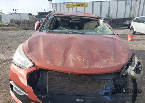 2017 Hyundai Santa Fe Sport 2.4L z USA, uszkodzony, nr VIN 5XYZTDLB1HG442147